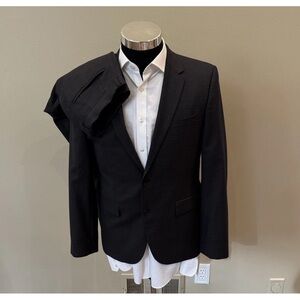 HUGO by Hugo Boss 2 pc Modern Fit Plaid Grey Suit. Pants & Jacket, 40s
